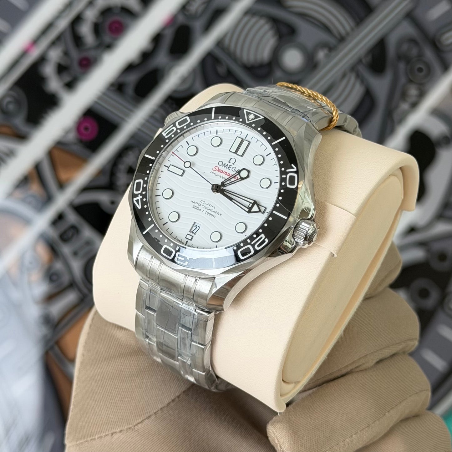 NEW Omega Seamaster Diver 300m White 210.30.42.20.04.001