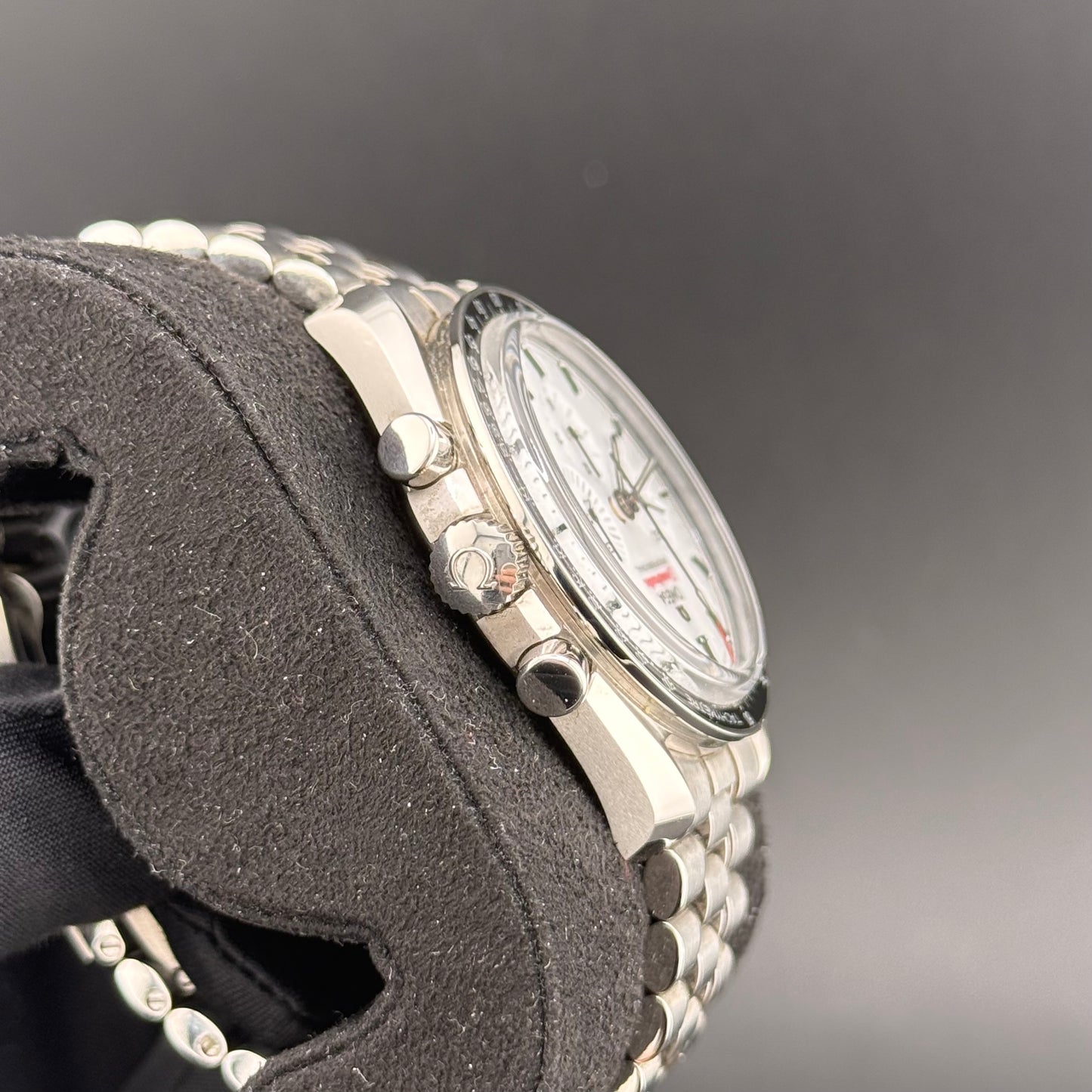 Omega Speedmaster Moonwatch White 310.30.42.50.04.001