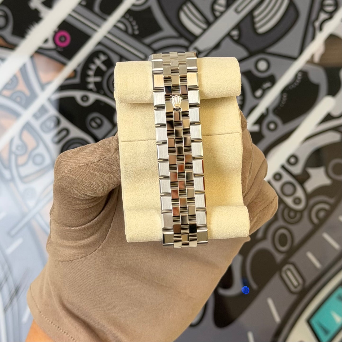 NEW Rolex Land Dweller 127334