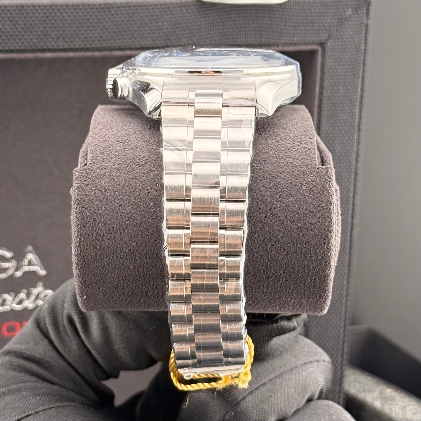 NEW Omega Speedmaster Moonwatch Hesalite 310.30.42.50.01.001