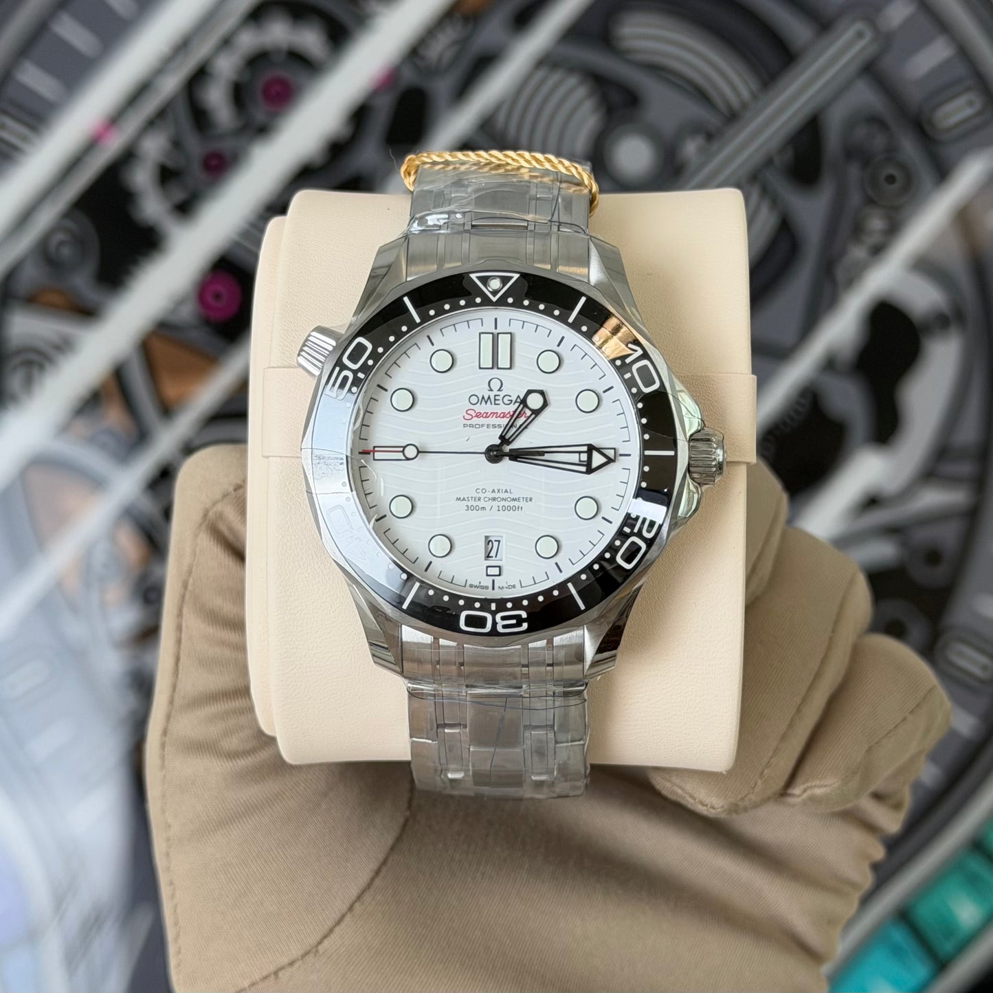 NEW Omega Seamaster Diver 300m White 210.30.42.20.04.001