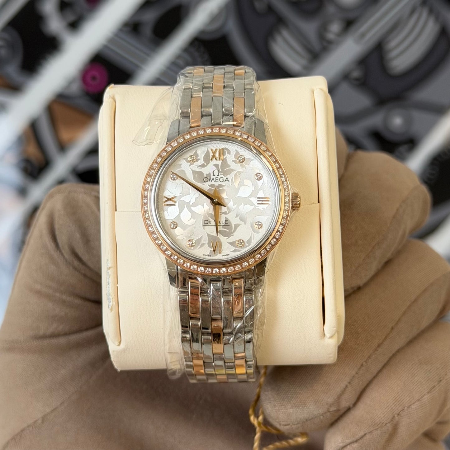 NEW Omega De Ville Prestige Butterfly Red Gold 424.25.27.60.52.001