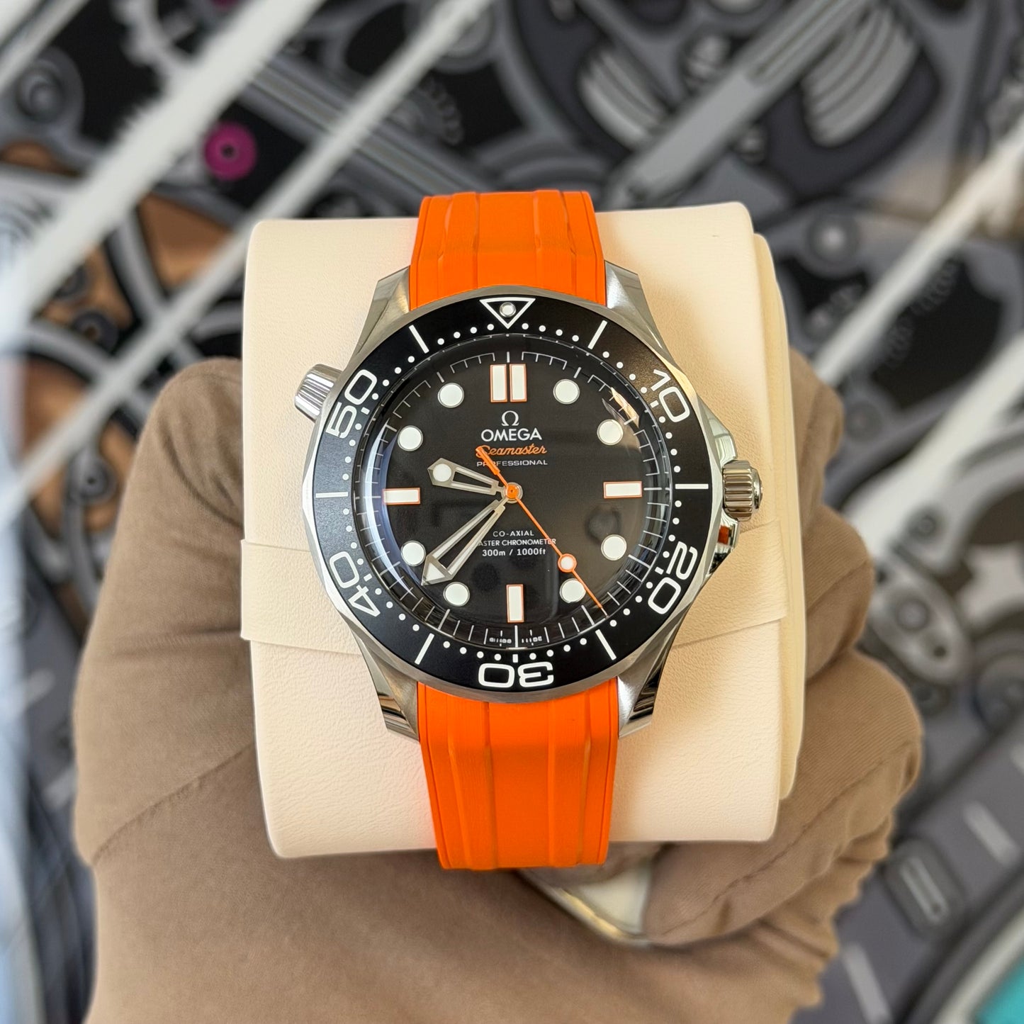 NEW Omega SeaMaster Diver Orange Rubber 210.32.42.20.01.006