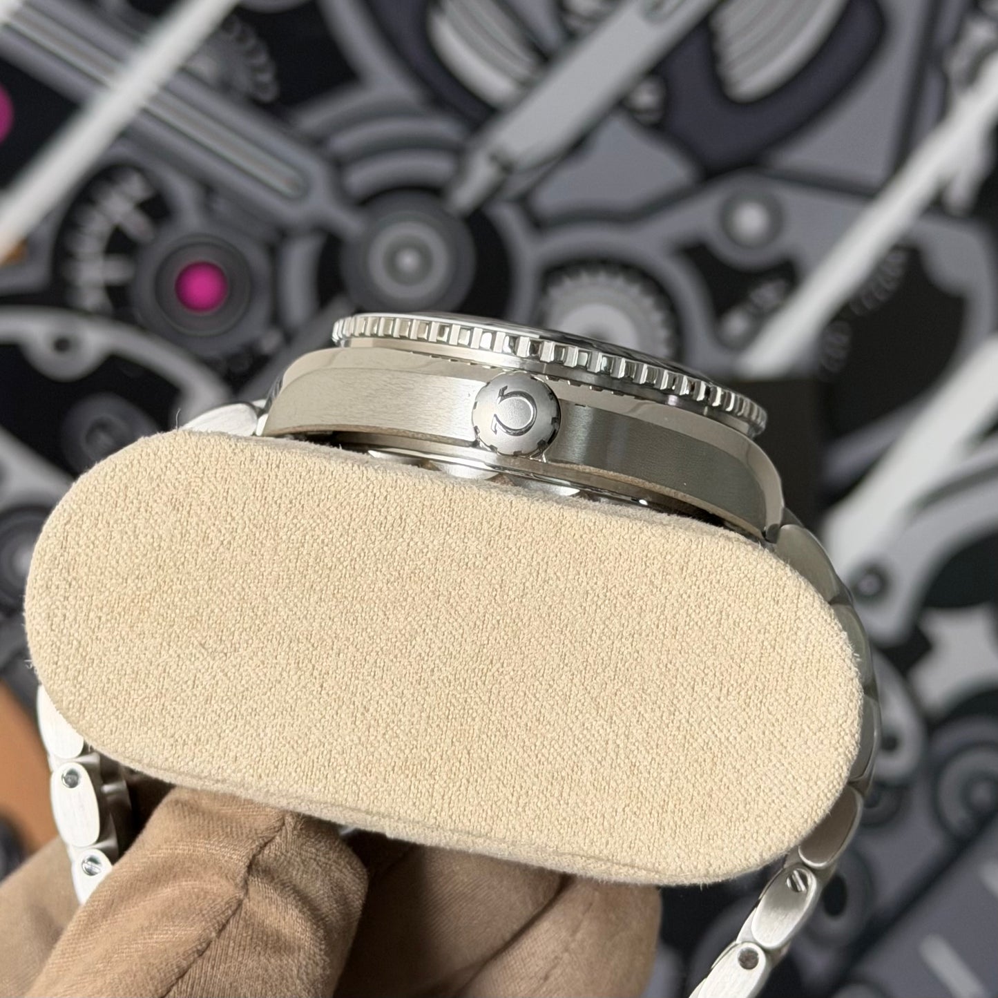 Omega Seamaster GMT Oreo 215.30.44.22.01.001