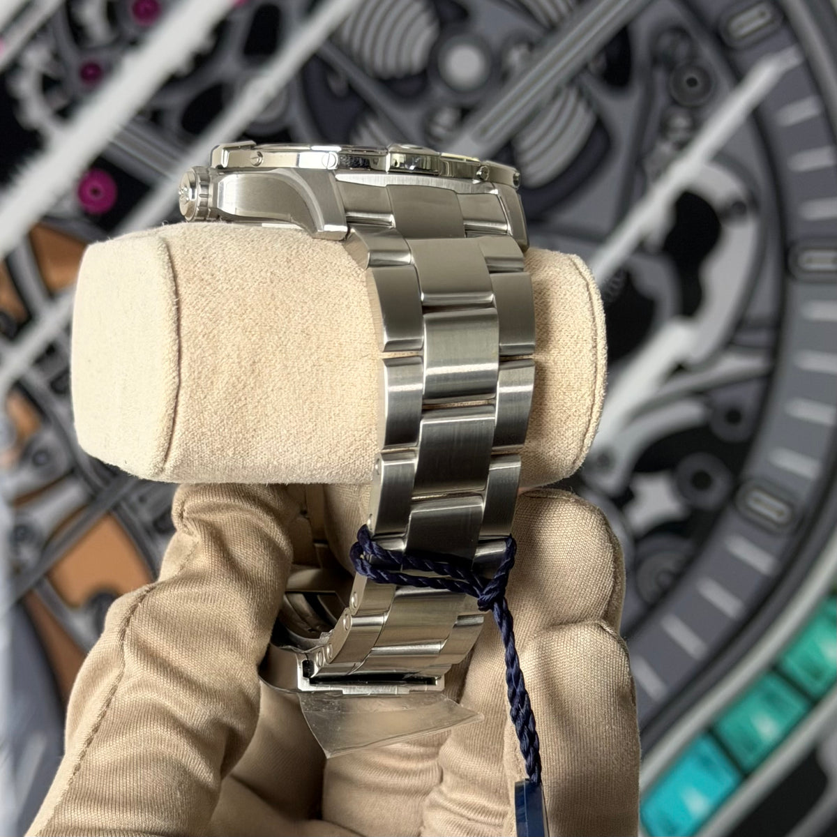 NEW Breitling Avenger Automatic A17328