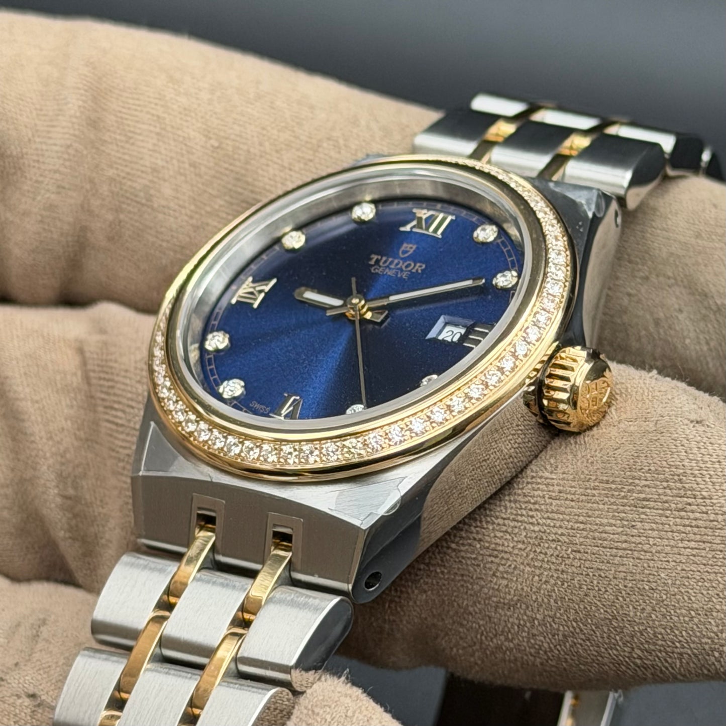 NEW Tudor Royal Date 28 28323