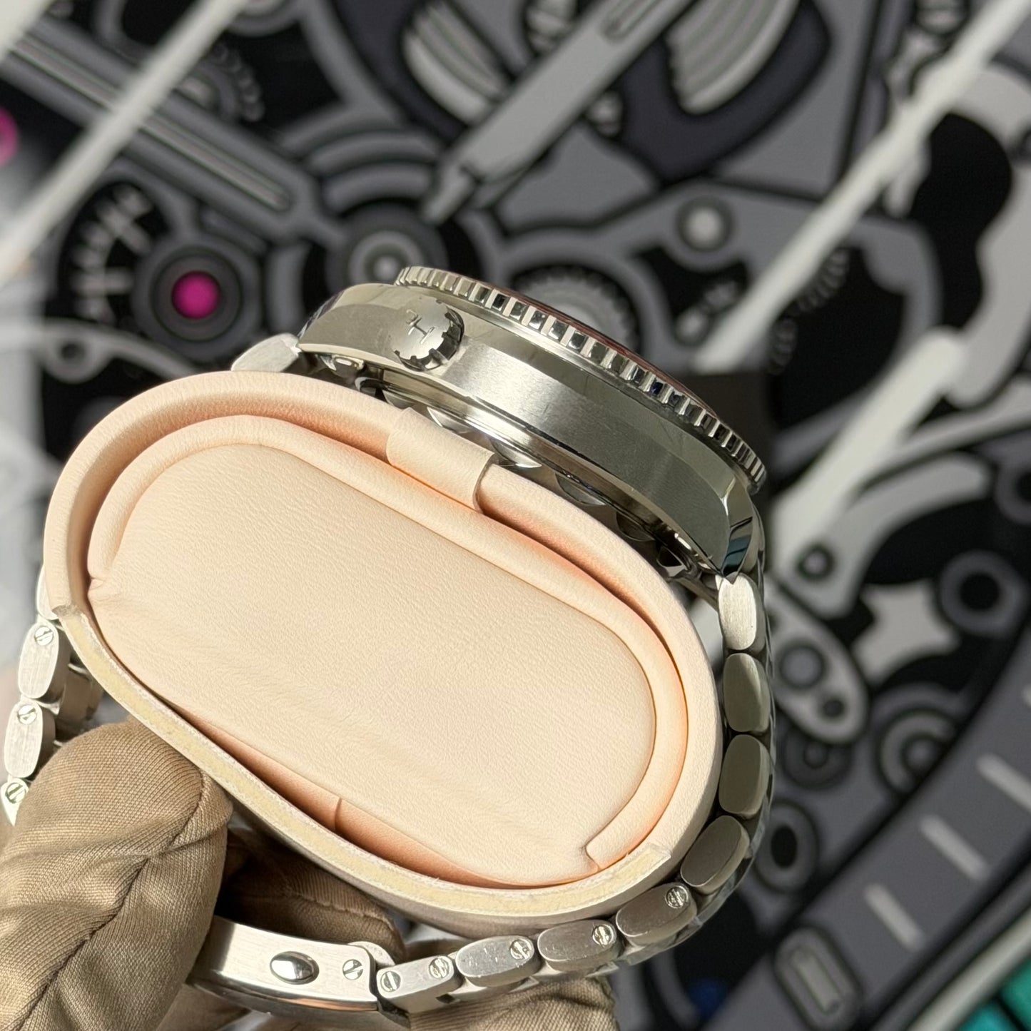 Omega Seamaster Planet Ocean 215.30.46.51.99.001