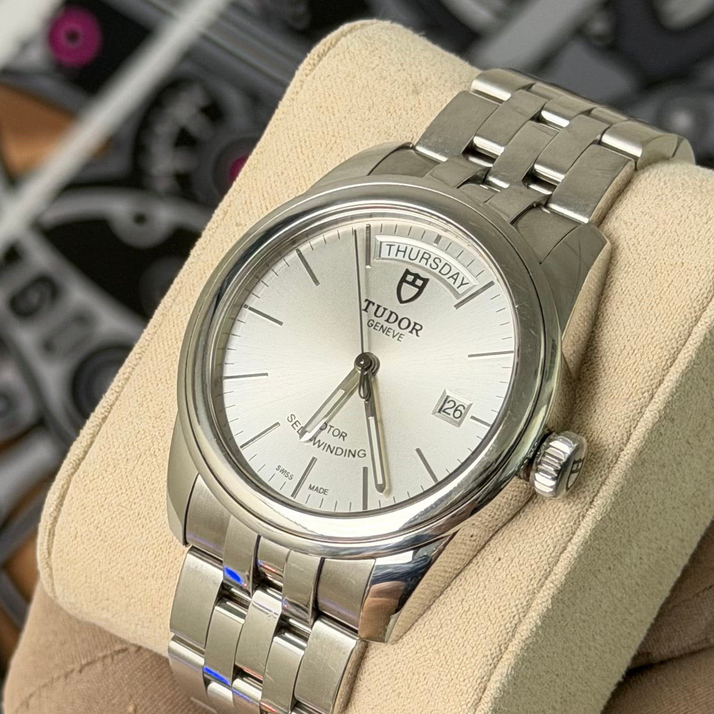 Tudor Glamour Date Day 56000