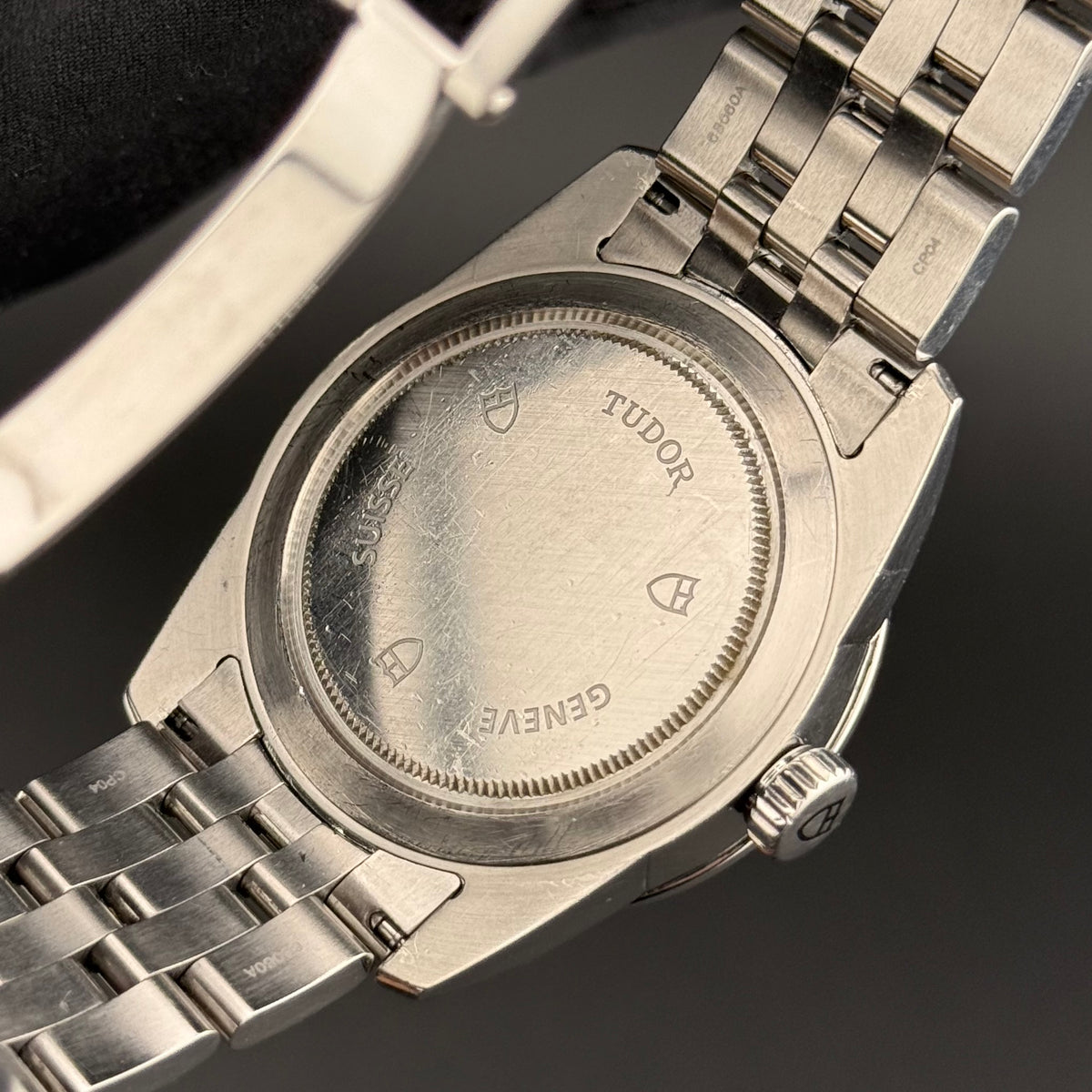 Tudor Glamour Date-Day 56000