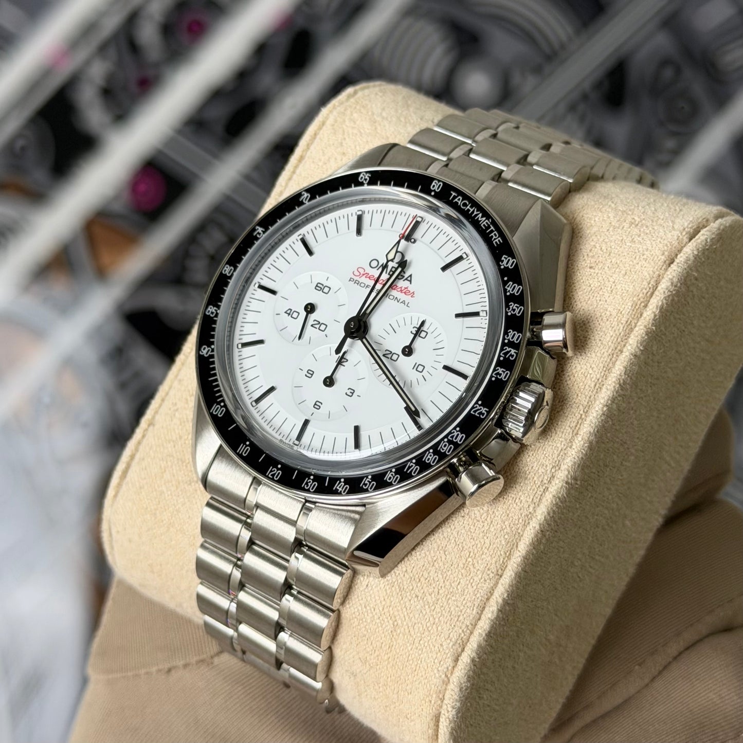 NEW Omega White Speedmaster Moonwatch 310.30.42.50.04.001
