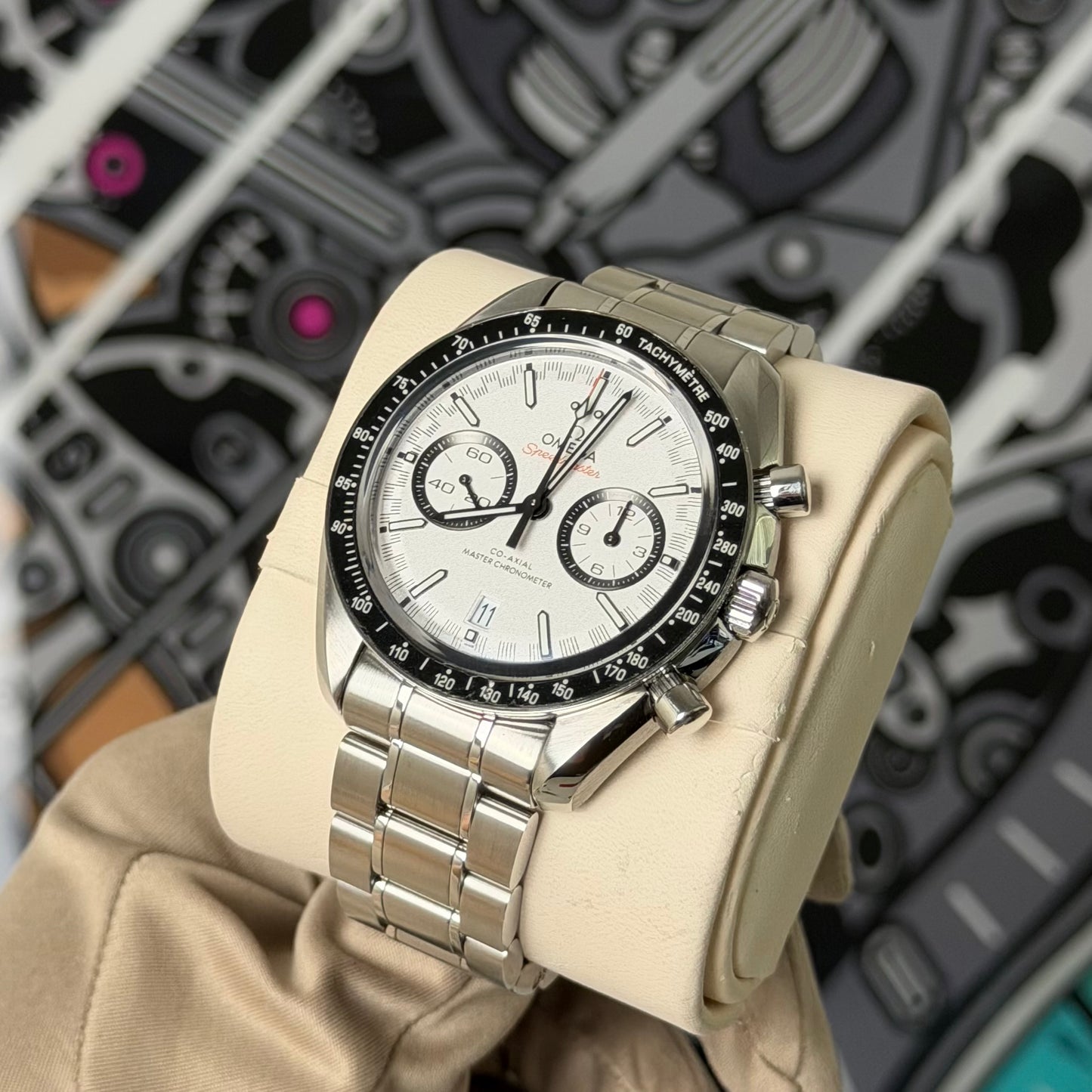 Omega Speedmaster Racing Panda 329.30.44.51.04.001
