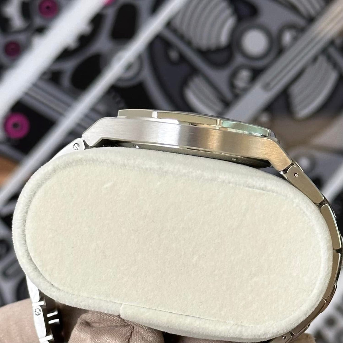 NEW Girard-Perregaux Laureato 81010-11-131-11A