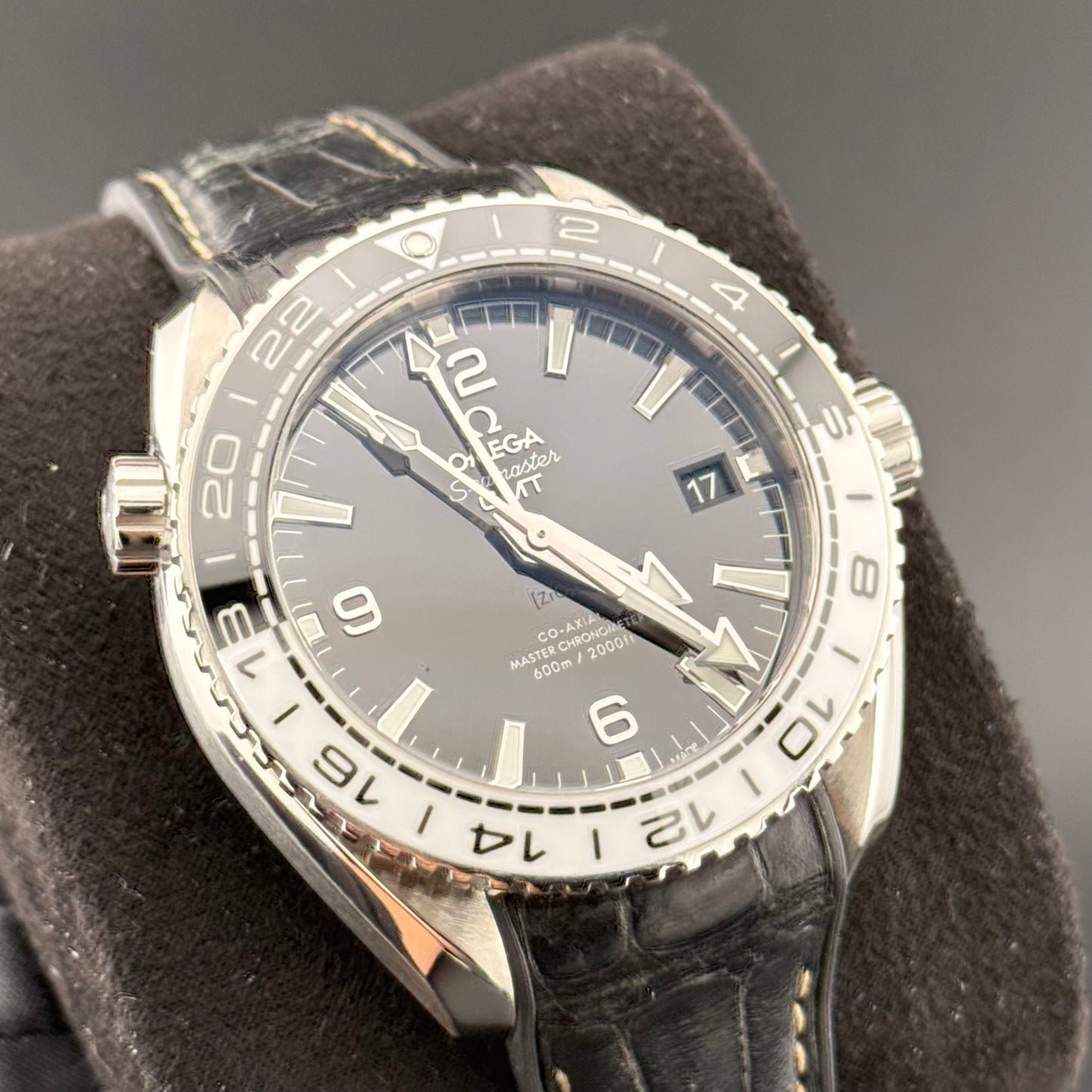 Omega Seamaster Planet Ocean 600m GMT Oreo 215.30.44.22.01.001