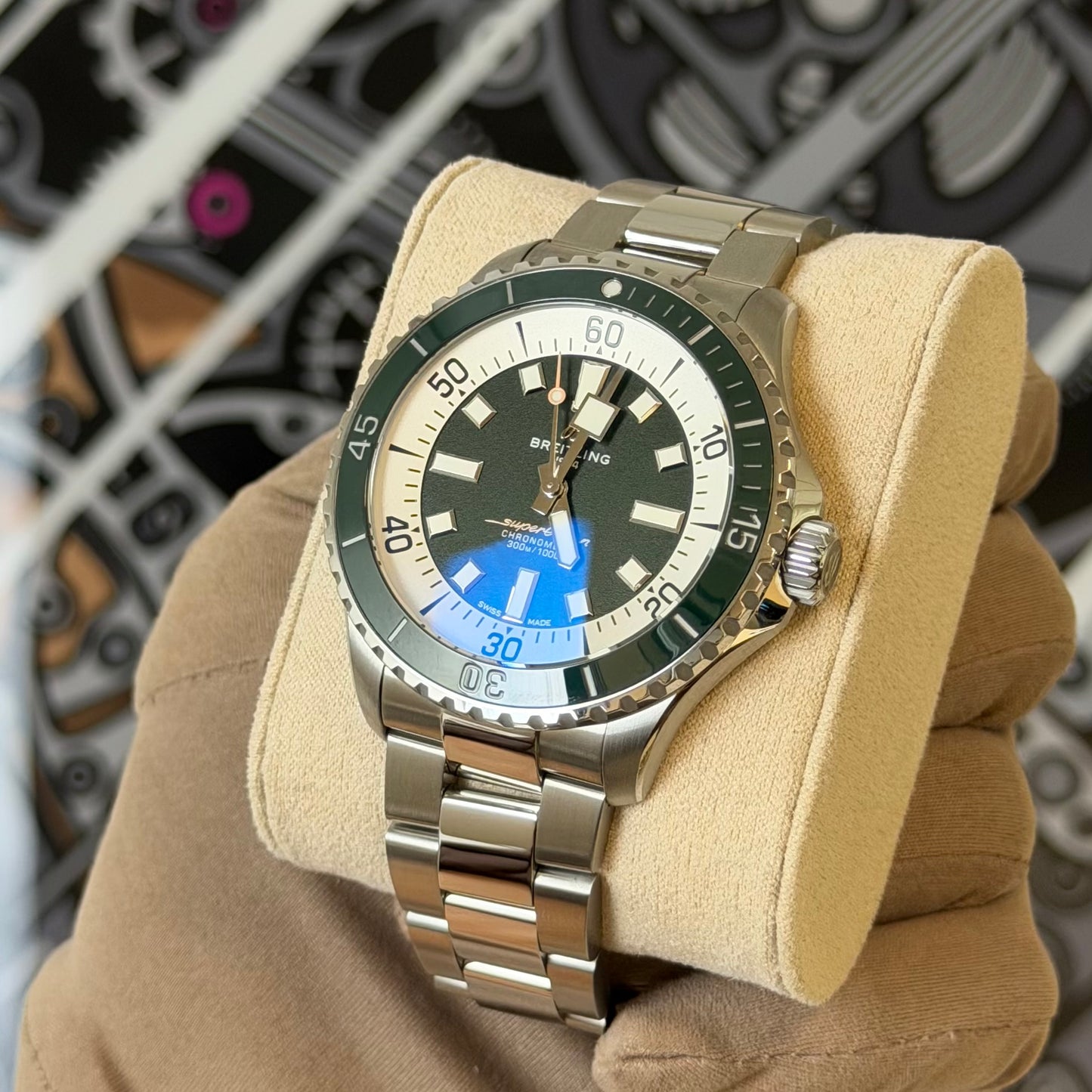 NEW Breitling SuperOcean 44
Green A17376