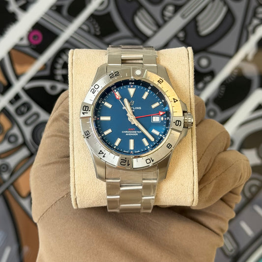 NEW Breitling Avenger GMT 44 A32320